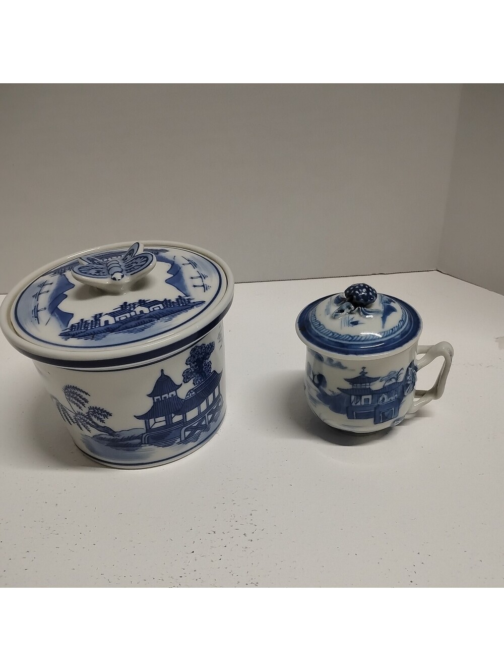 Qing Dynasty blue and white landscape pavilion pattern lid cup lot